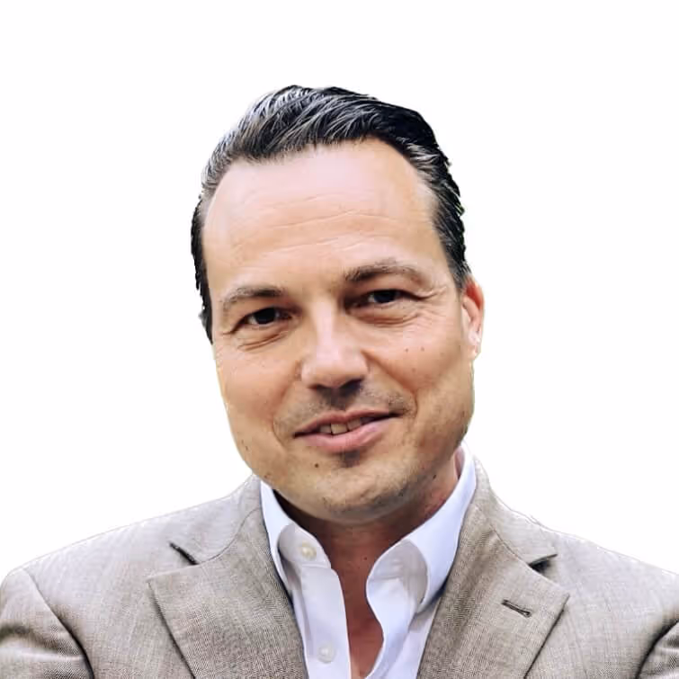 Bild von Christian Alsen, dem Gründer von relatico - einer SRM Software für Lieferantenmanagement und Dokumentation von Supply Chains.
